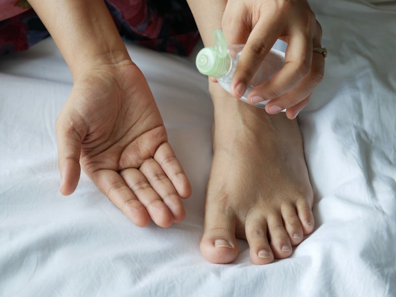 Gentle foot care with oil on a soft towel